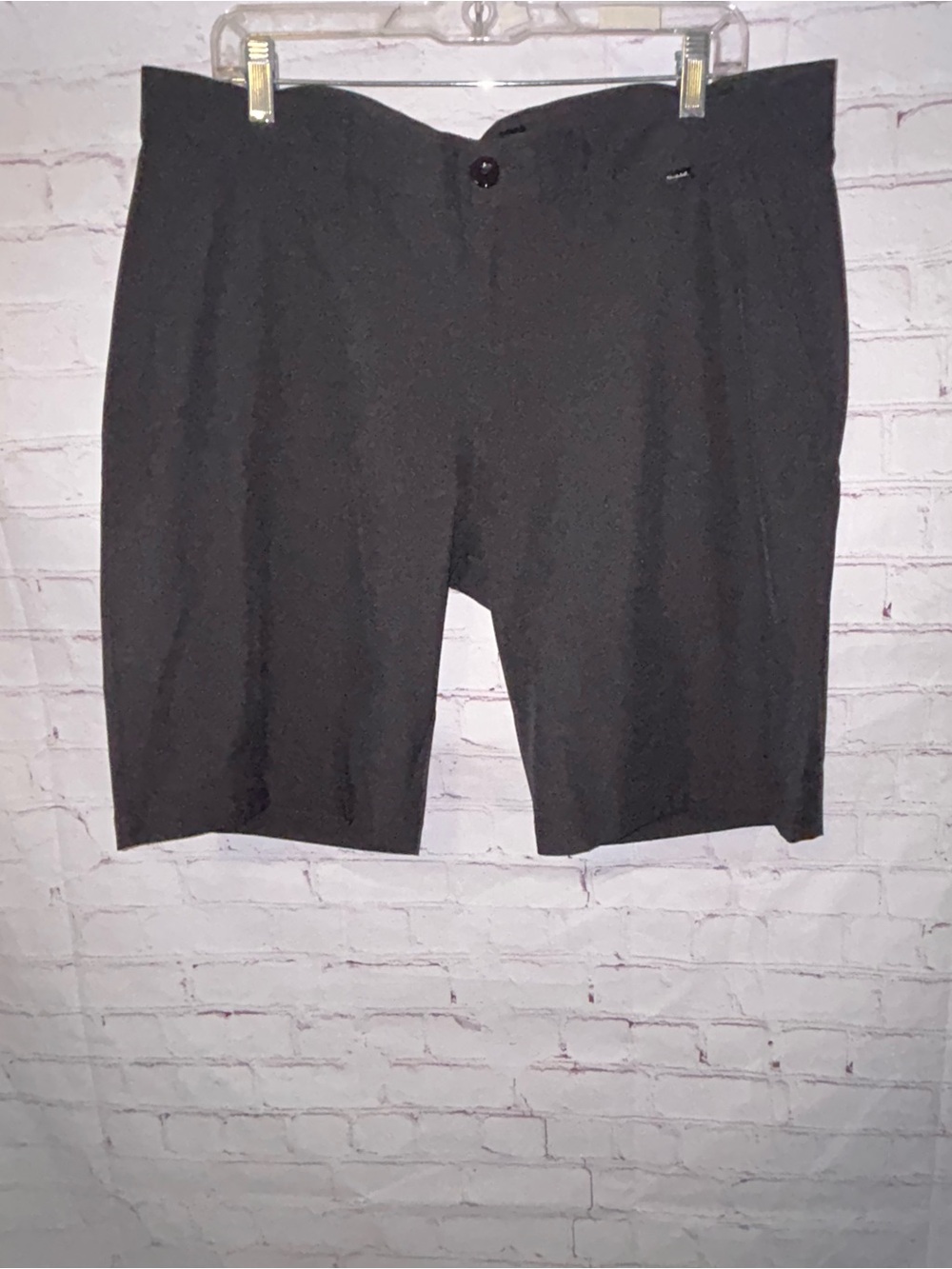 Travis Mathew flat front shorts men’s size 36